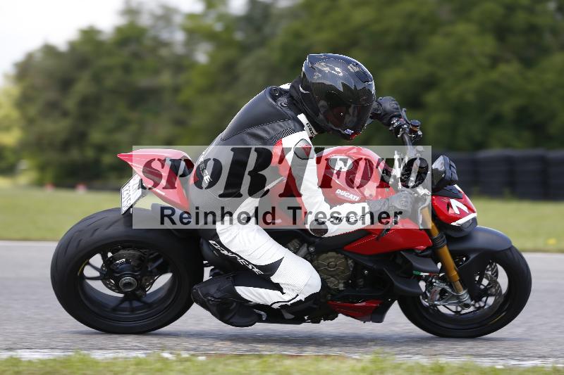 /Archiv-2024/29 12.06.2024 MOTO.CH Track Day ADR/Gruppe blau/71